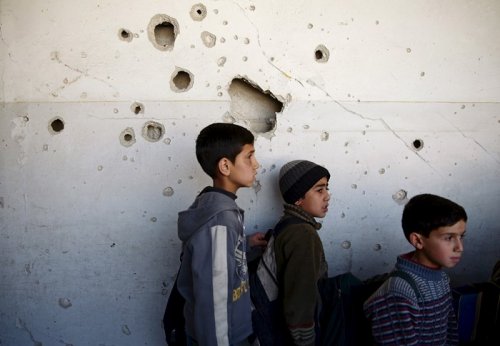 США заявили о жертвах авиаудара в школе и больнице в пригороде Дамаска