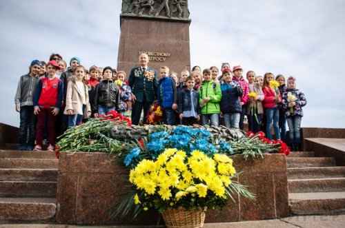 Одесские школьники приступили к несению Вахты памяти