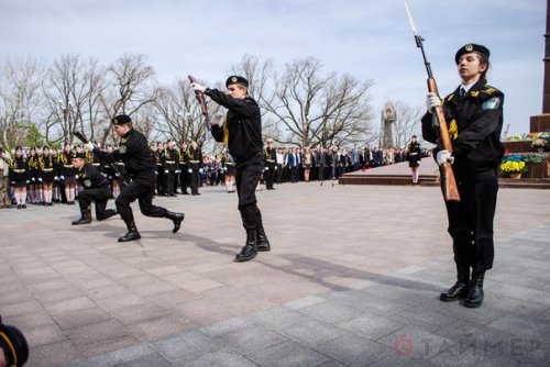 Одесские школьники приступили к несению Вахты памяти