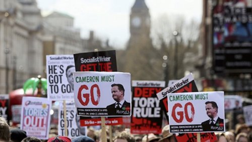 В Лондоне тысячи демонстрантов требуют отставки Кэмерона