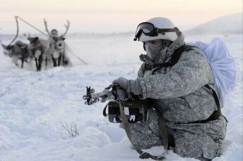 Бойцов ВДВ в Арктике оденут в специальную форму