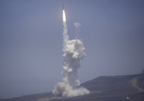 СМИ: КНДР может запустить ракету на 4 тыс км в честь дня рождения Ким Ир Сена