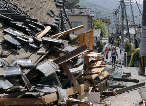 Серия мощных землетрясений произошла на юго-западе Японии, объявлена угроза цунами