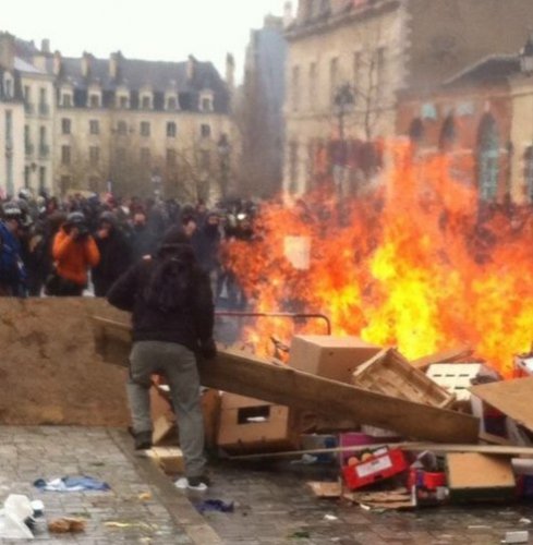 Участники массовых протестов во Франции: Мы больше не можем делать вид, что ничего не происходит