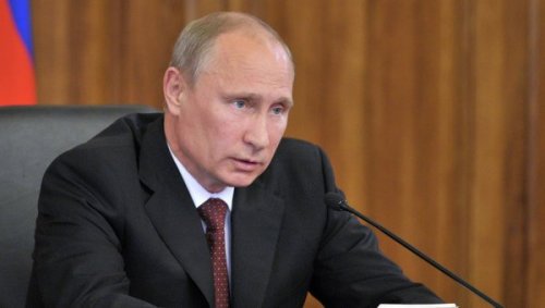 Владимир Путин поручил принять решение по поддержке отечественных фармпроизводителей