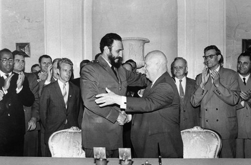 8 мая 1960 года СССР восстановил дипломатические отношения с Кубой 