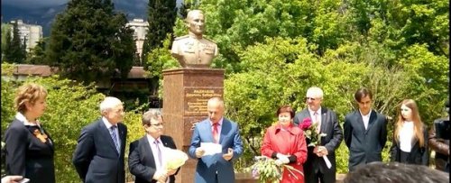 В Ялте открыли памятник азербайджанцу, освобождавшему город