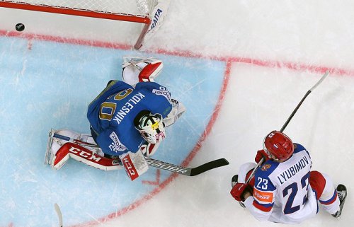 Хоккеисты сборной России победили Казахстан в матче чемпионата мира со счетом 6:4