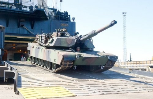 "На всякий случай" - Эстония просит НАТО разместить боевую технику ближе к границам