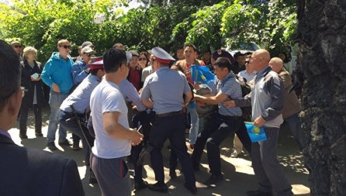 В Казахстане полиция пресекла попытки провести несанкционированные митинги