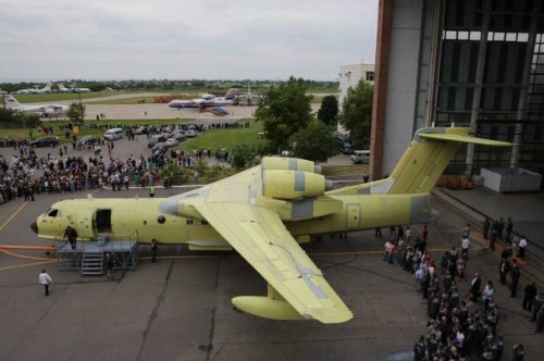 В Таганроге собран первый серийный самолёт Бе-200 для МЧС