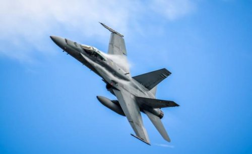 Флот США: авианосцы без авиации: 3 из 4 истребителей-бомбардировщиков F/A-18 не способны выполнять боевые задачи