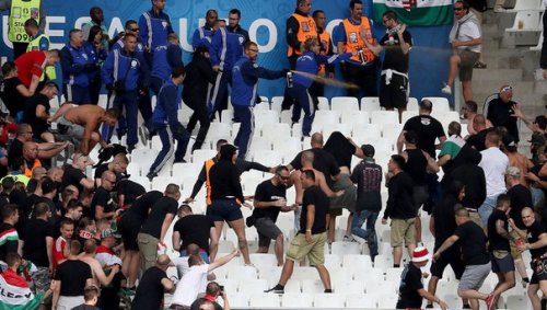 Венгерские болельщики устроили беспорядки в Марселе