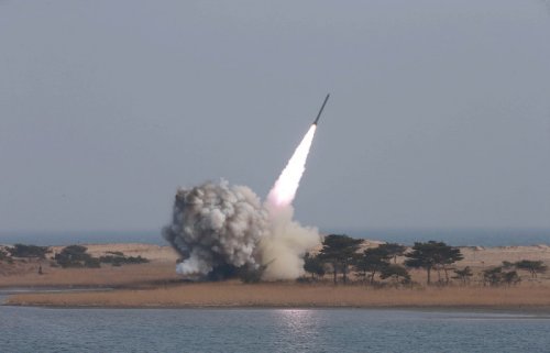 КНДР запустила вторую за сутки баллистическую ракету