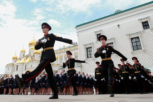 Армия России сильна традициями: выпуск воспитанников московских военных училищ в Кремле