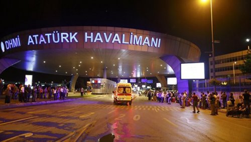 СМИ сообщили о еще одном взрыве в Стамбуле возле входа на станцию метро