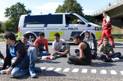 Мигранты обрызгали датских выпускниц кислотой из водяных пистолетов