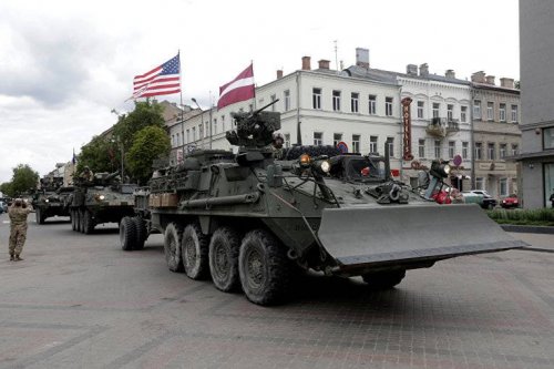 НАТО приближается к России (Parlamentní listy, Чехия)