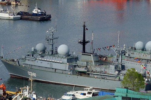 Российский корабль-разведчик у Гавайских островов обеспокоил США