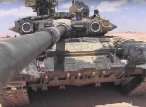 Танк Т-90 выдержал попадание трех ракет