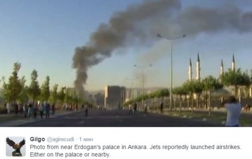 ВВС Турции сбили вертолет мятежников и начали авиаудары по танкам у дворца