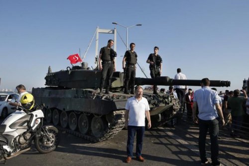 Турция: джихадисты на улицах линчуют военных: чтобы подавить мятеж турецких военных, в мечетях призывали правоверных выйти на «джихад»