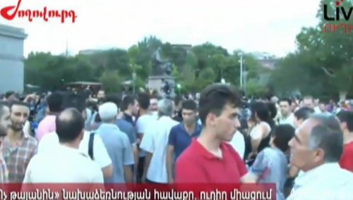 В Ереване начались столкновения демонстрантов и полиции