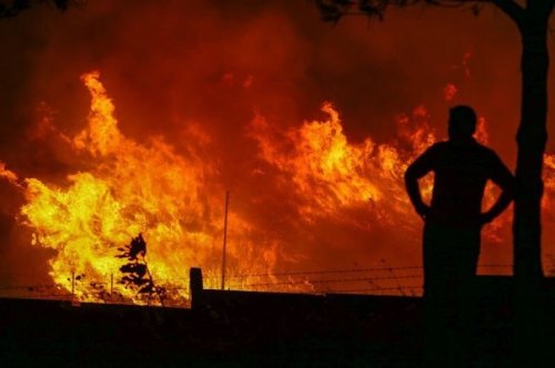 Масштабный пожар произошёл у базы НАТО в турецком Измире