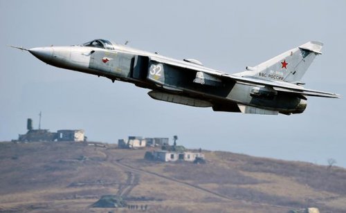 Су-24 пролетают мимо Керри