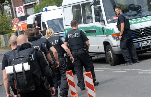Вооруженный мужчина забаррикадировался в кафе на западе Германии