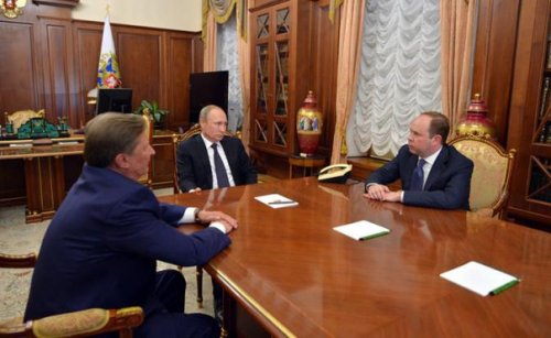 Владимир Путин призывает технократов: что стоит за отставкой Сергея Иванова и новыми назначениями в администрации президента 