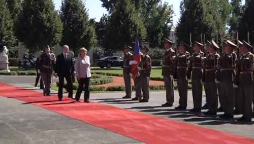 Чехи прохладно встретили канцлера Германии Ангелу Меркель