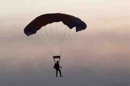 В РФ разрабатывается парашют для низковысотного десантирования 