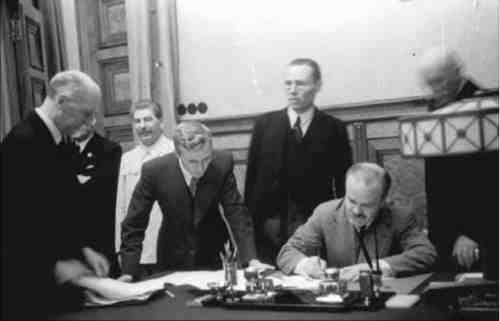 28 сентября 1939 года СССР и Германия заключили договор «О дружбе и границе» 