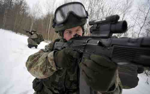 Российская армия получила более 120 тыс. боевых комплектов "Ратник" 