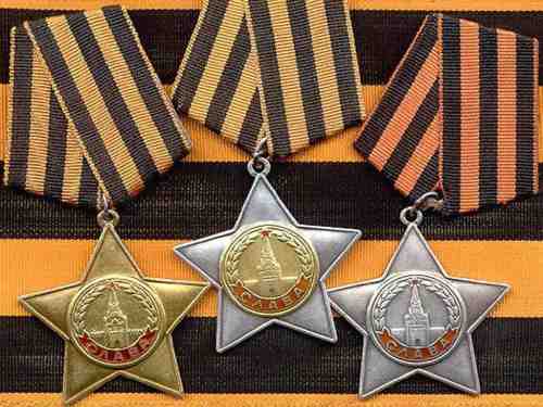 8 ноября 1943 года учрежден военный орден Победы и орден Славы трех степеней 