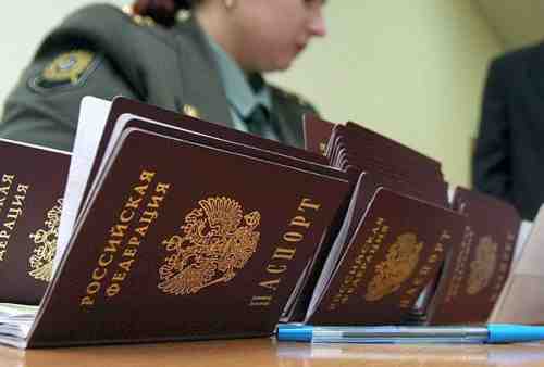 Госдума РФ готовится рассмотреть вопрос о выдаче жителям ДНР и ЛНР российских паспортов 