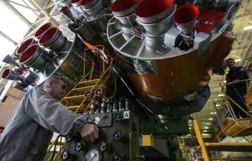 РКК "Энергия" представила проект сверхтяжелой ракеты для пилотируемых полетов на Луну 