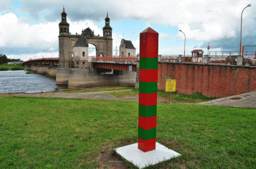 Калининград предложил Литве купить стройматериалы для стены на границе с Россией 