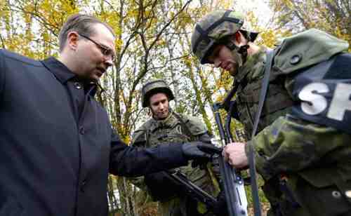 НАТО ищет в Финляндии странных зеленых человечков 