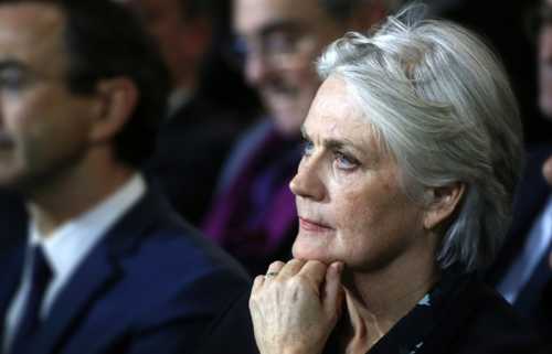 Жену кандидата в президенты Франции Фийона поместили под стражу 