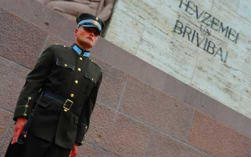 Латышей заставят защищать страну от России 