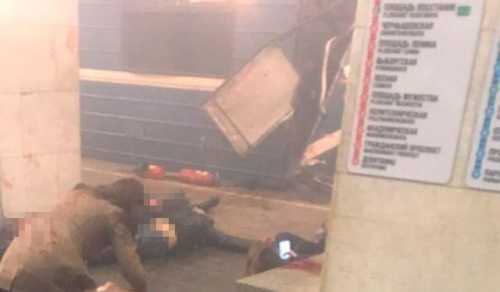 Власти Петербурга подтвердили гибель 10 человек в результате взрыва в метро