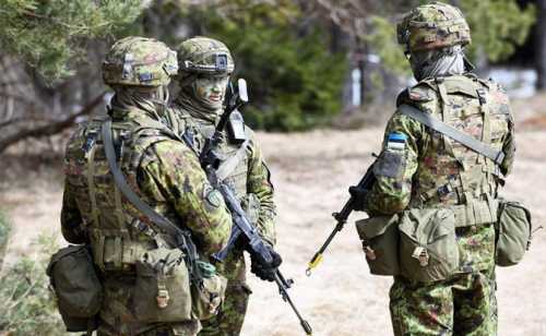 Эстонская армия впадает в панику 