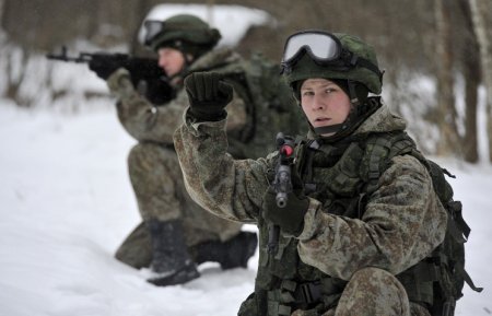 Минобороны РФ: военные разведчики начали получать современную боевую экипировку "Ратник"