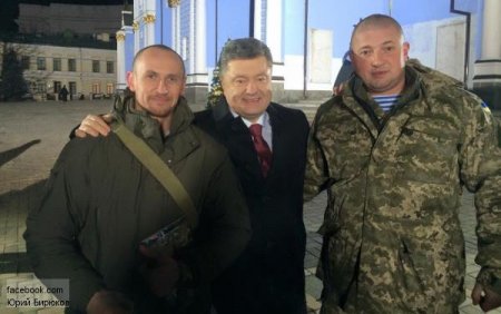В новогоднем телеобращении Порошенко появится вместе с «киборгами»
