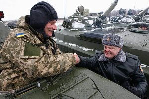 Порошенко выдал старое советское оружие за новейшие разработки оборонпрома Украины