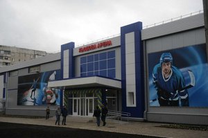 Ледовая арена возобновила работу и приглашает луганчан на новогоднее шоу