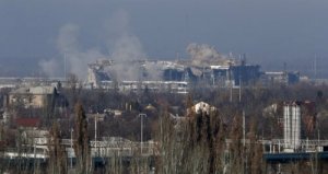 Украинские силовики заявили, что ополченцы разрушили диспетчерскую вышку в аэропорту Донецка