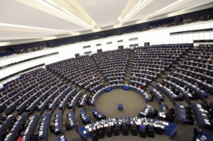 Европарламент призвал ввести новые санкции против России в ядерном и финансовом секторах